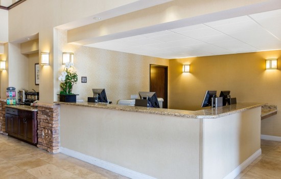 Welcome To The Oaks Hotel & Suites - Reception Desk