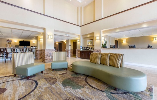 Welcome To The Oaks Hotel & Suites - Lobby Seating