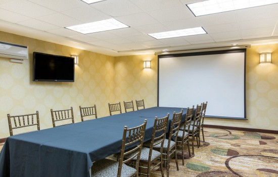 Welcome To The Oaks Hotel & Suites - Meeting Room